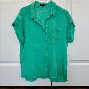 Velvet Heart Women's Green Button-Up Top